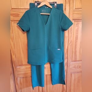 Hunter Green Figs Scrub Set